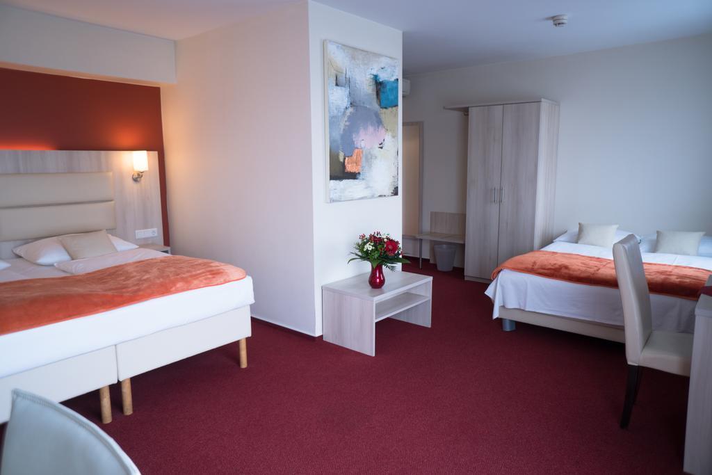 Hotel Rödelheimer Hof - Am Wasserturm Frankfurt am Main Rum bild