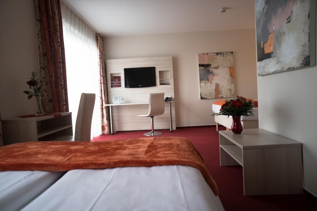 Hotel Rödelheimer Hof - Am Wasserturm Frankfurt am Main Rum bild