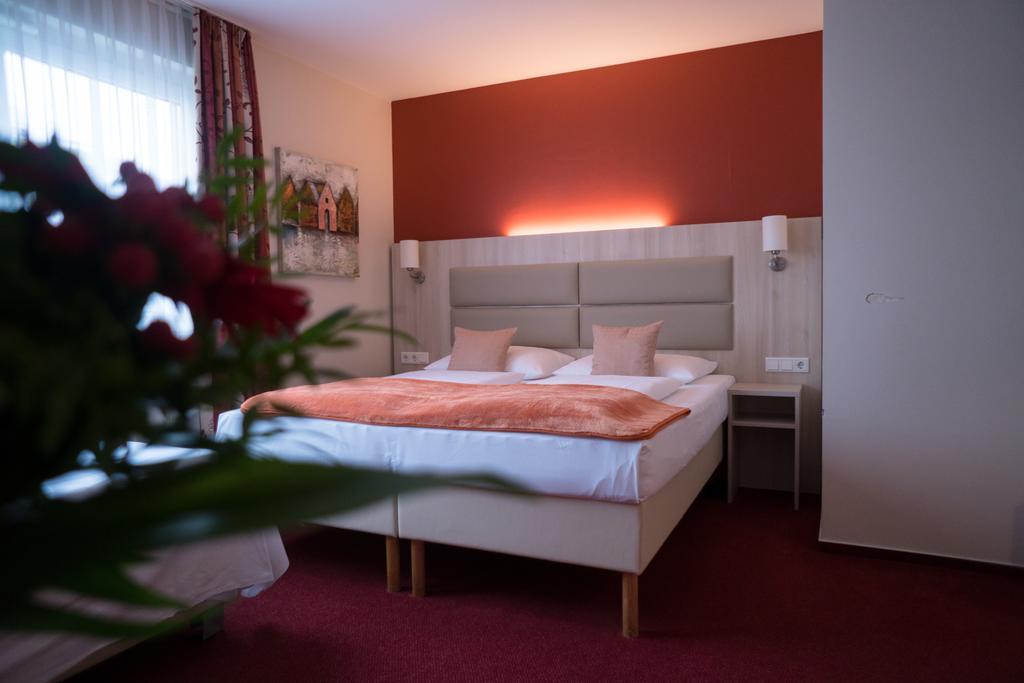 Hotel Rödelheimer Hof - Am Wasserturm Frankfurt am Main Rum bild