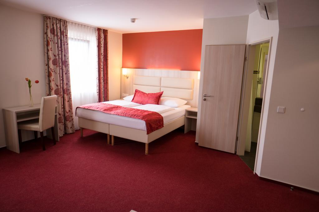 Hotel Rödelheimer Hof - Am Wasserturm Frankfurt am Main Rum bild