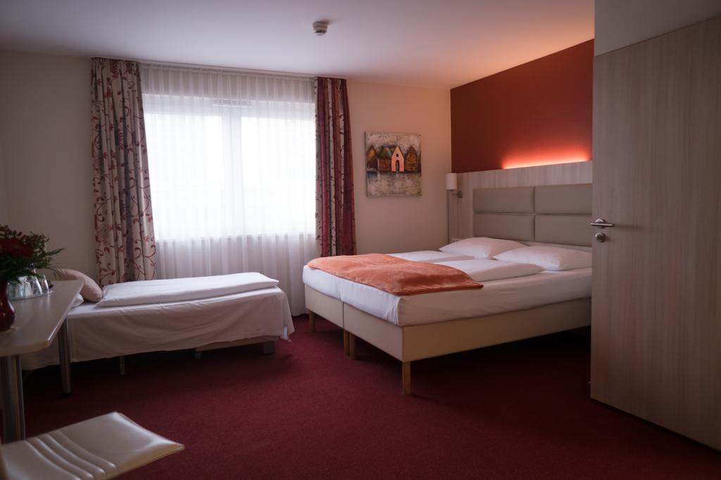 Hotel Rödelheimer Hof - Am Wasserturm Frankfurt am Main Rum bild