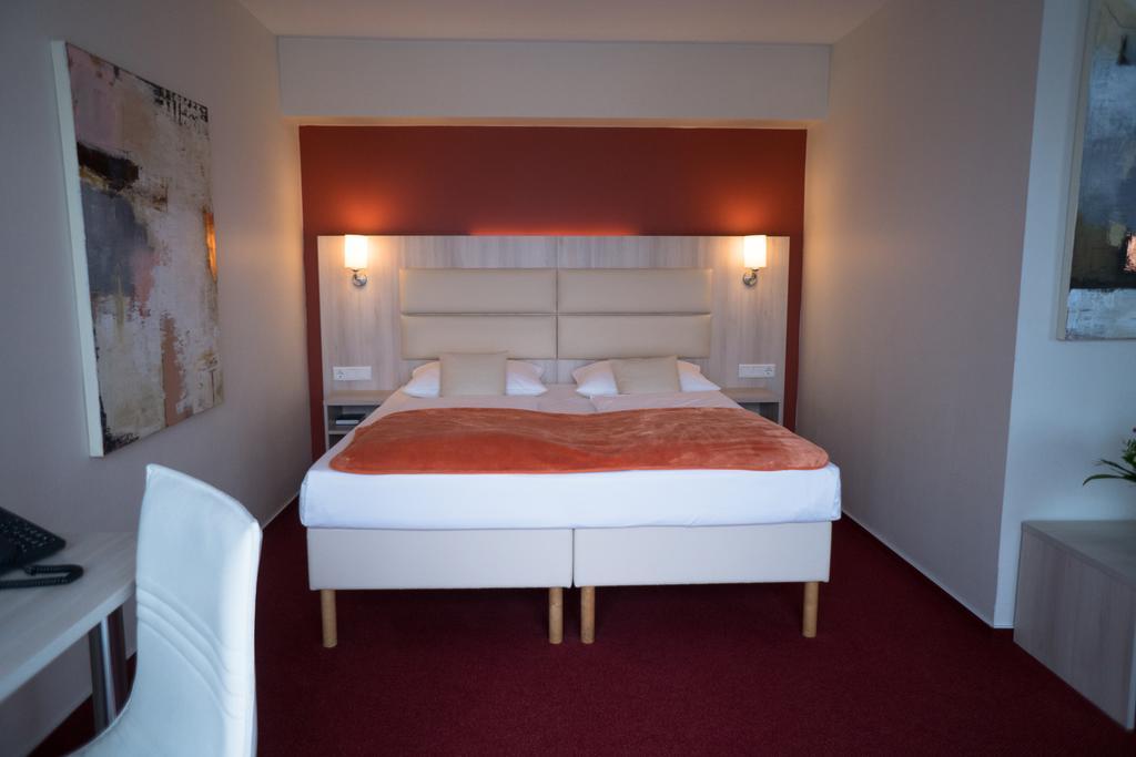 Hotel Rödelheimer Hof - Am Wasserturm Frankfurt am Main Rum bild