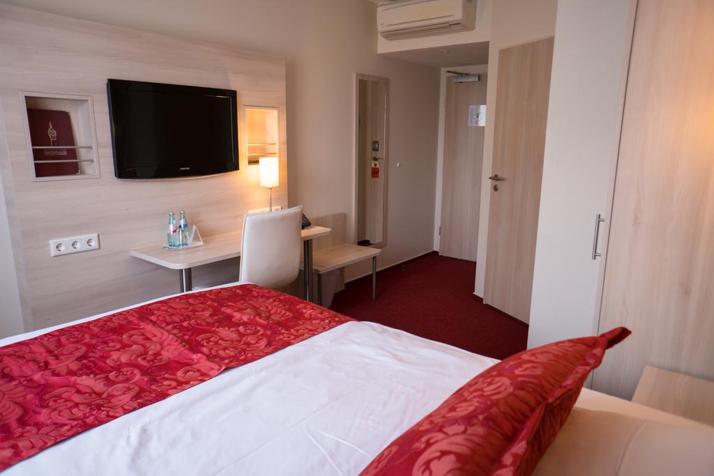 Hotel Rödelheimer Hof - Am Wasserturm Frankfurt am Main Rum bild